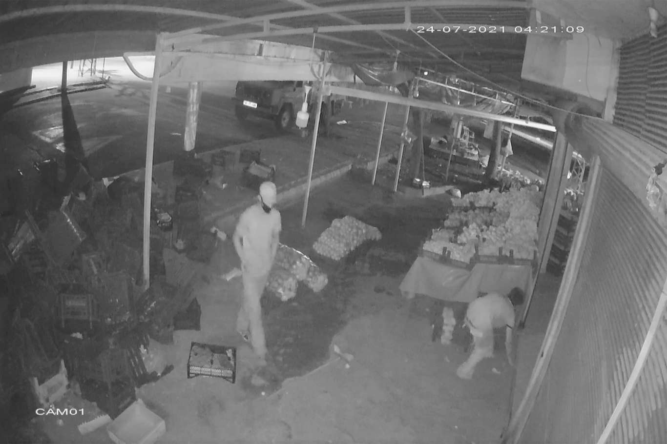 Şanlıurfa'da iş yerinden hırsızlık olayı güvenlik kameralarına yansıdı